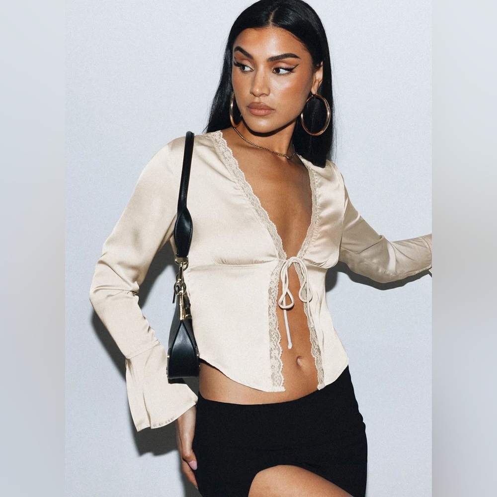 HUNTON LONG SLEEVE TOP CREAM - PRINCESS POLLY